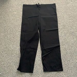 New medium Sivvan black scrub set